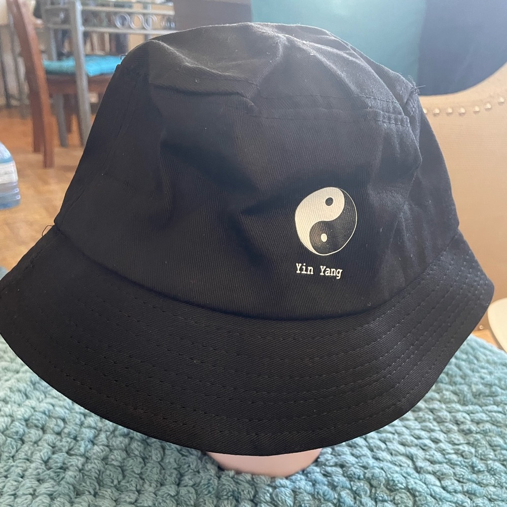 Women’s ying and yang bucket hat brand new